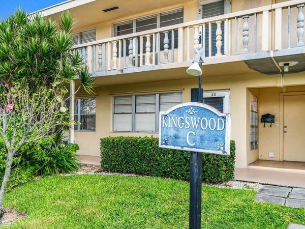 52 Kingswood C, West Palm Beach, FL 33417
