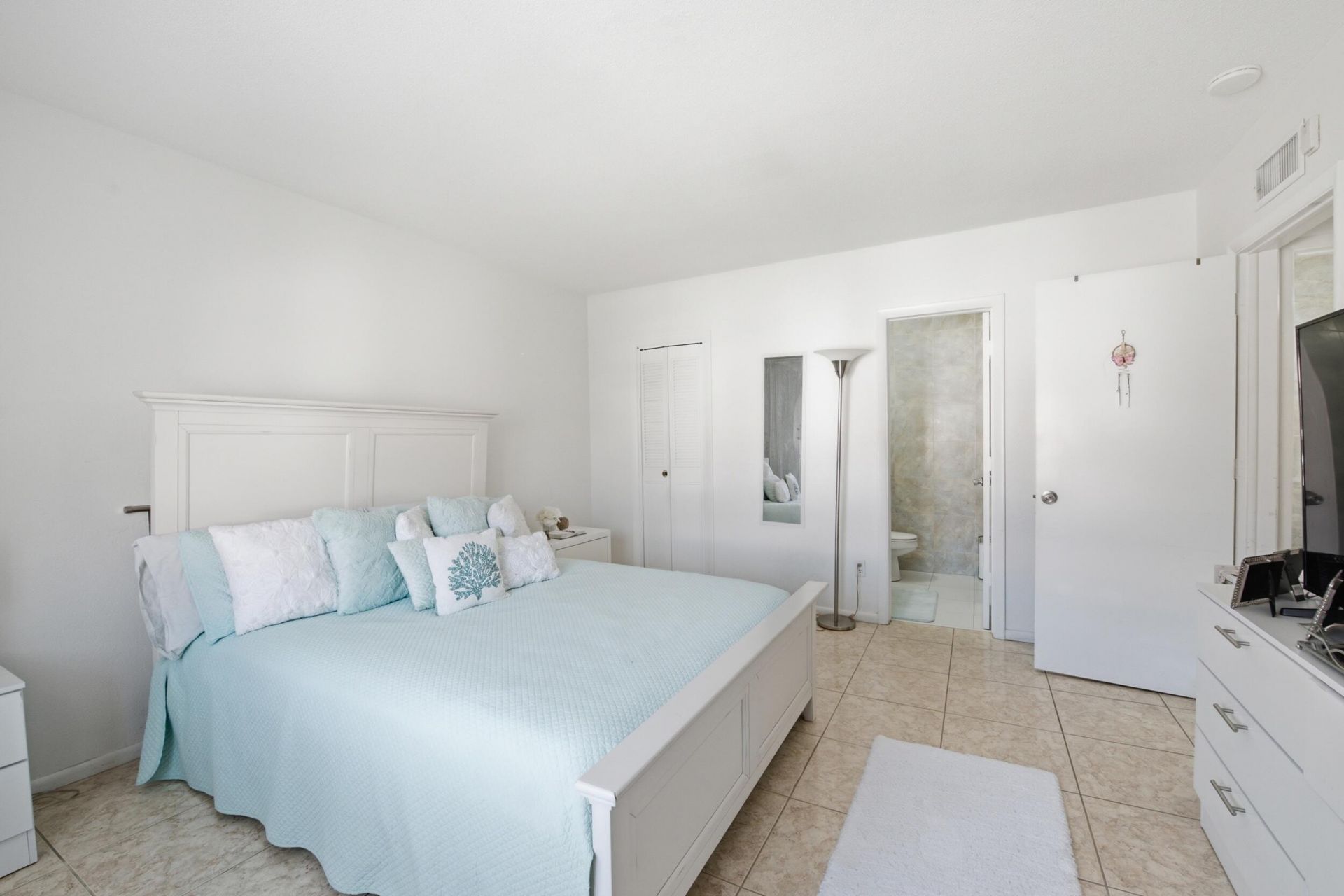 3550 NW 8th Avenue, Unit 812, Pompano Beach, FL 33064 Photo