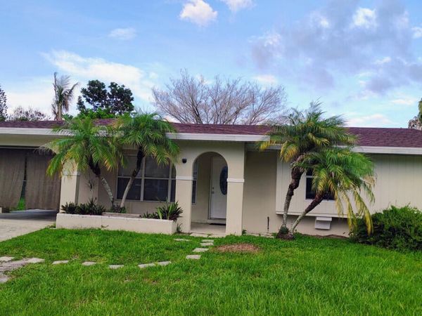 884 SE Solaz Avenue, Port St. Lucie, FL 34983