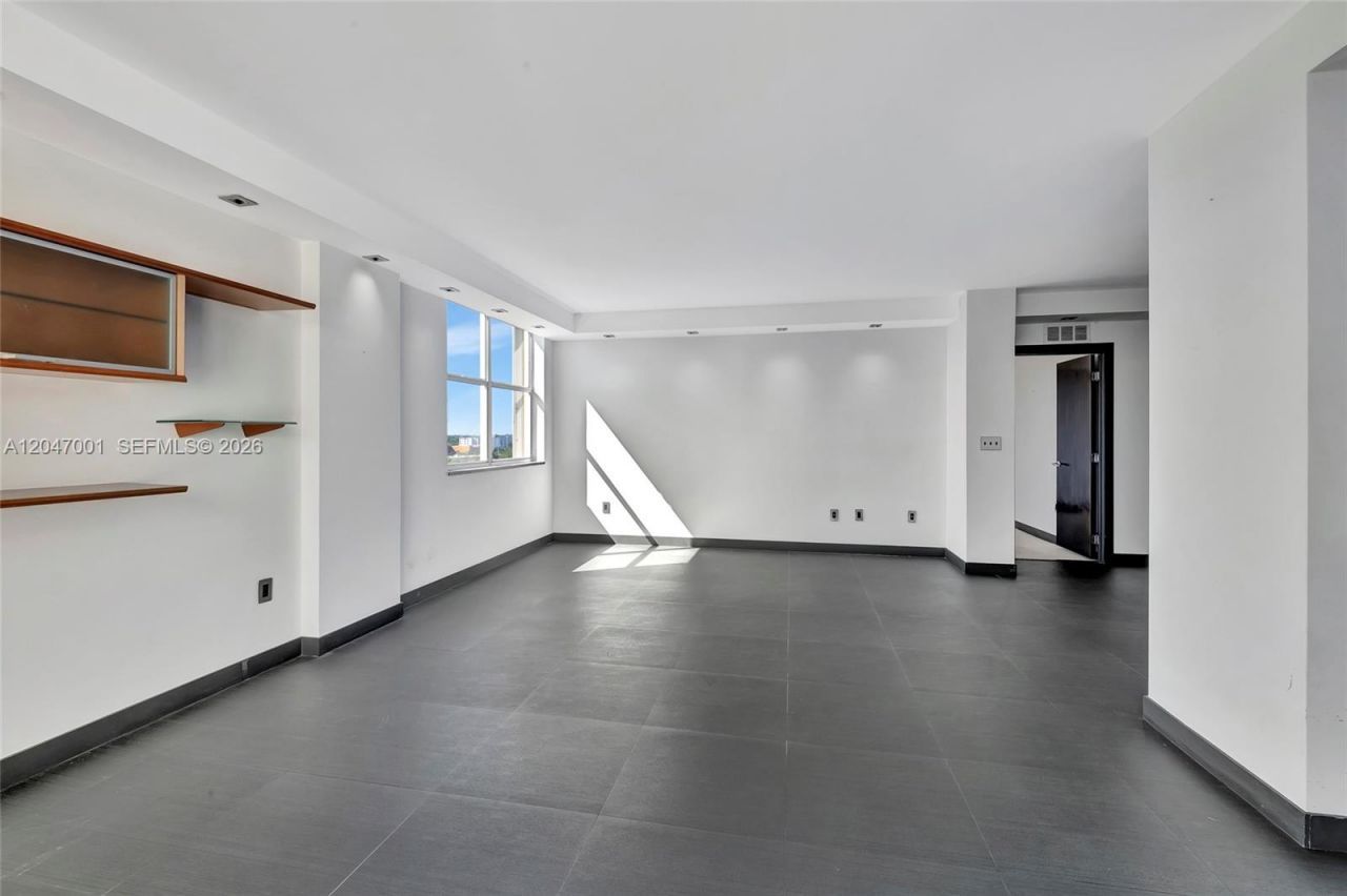 11111 Biscayne Blvd , Unit 9B(928), Miami, FL 33181 Photo