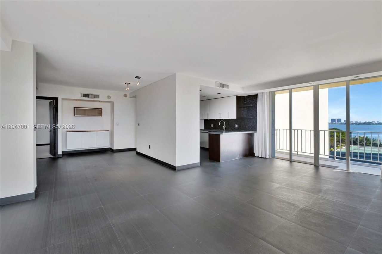 11111 Biscayne Blvd , Unit 9B(928), Miami, FL 33181 Photo
