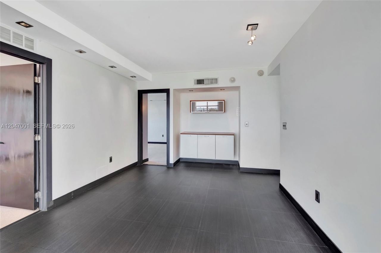 11111 Biscayne Blvd , Unit 9B(928), Miami, FL 33181 Photo