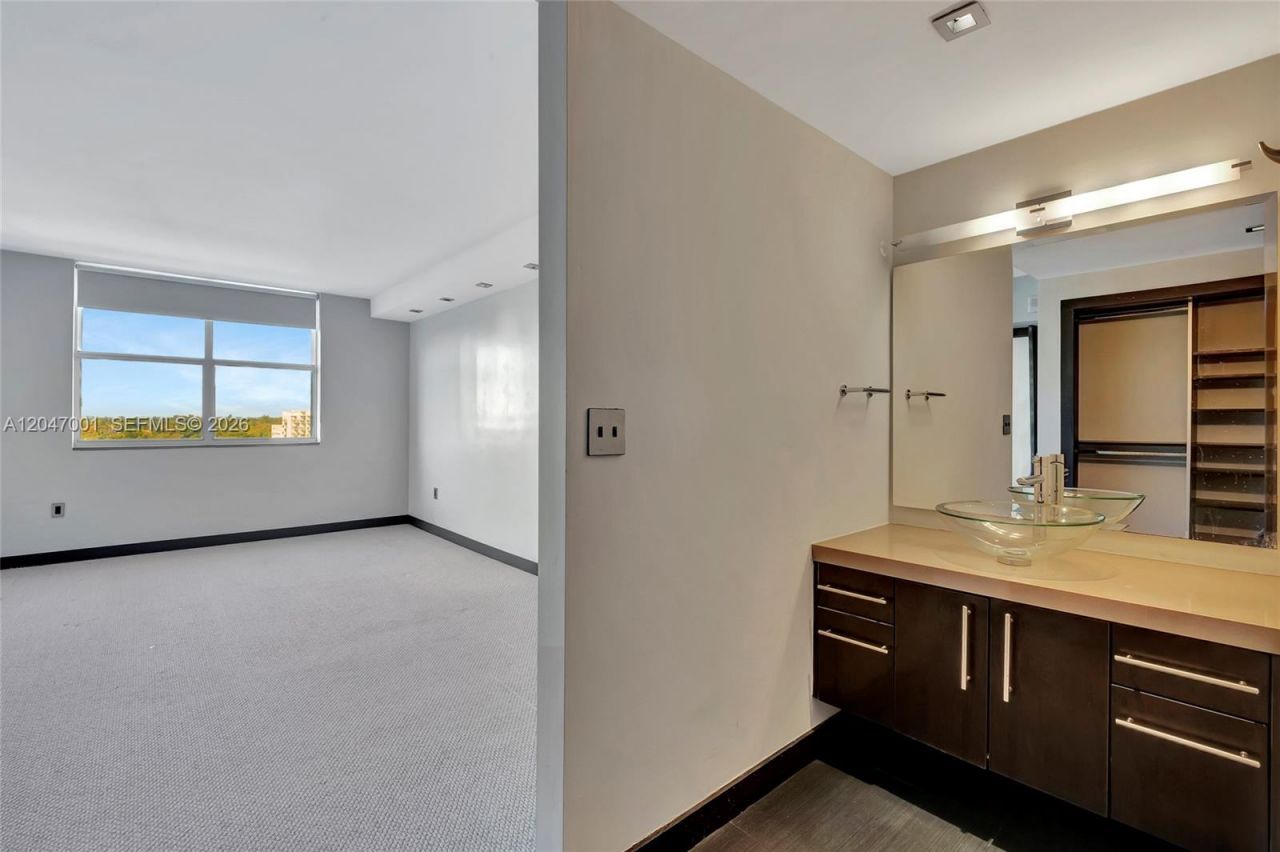 11111 Biscayne Blvd , Unit 9B(928), Miami, FL 33181 Photo