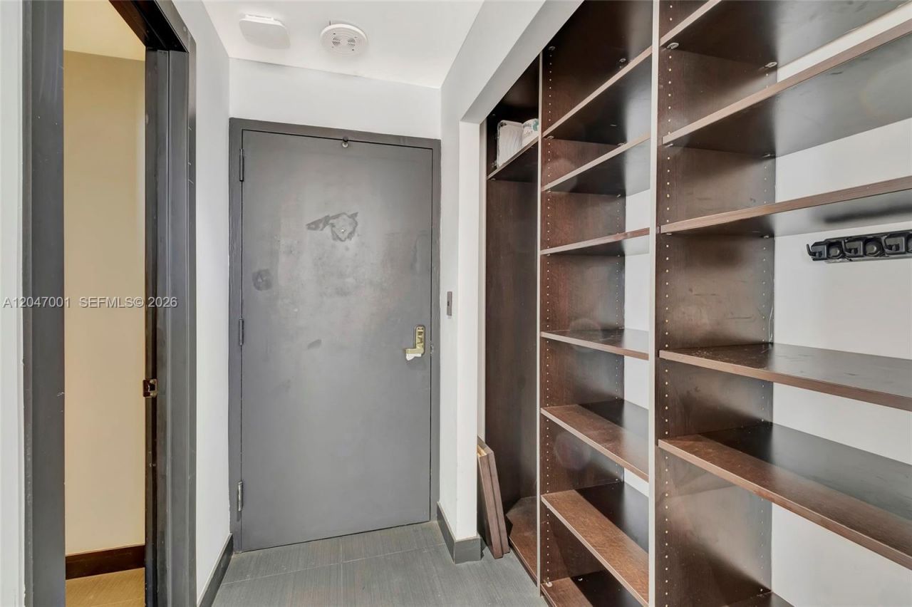 11111 Biscayne Blvd , Unit 9B(928), Miami, FL 33181 Photo