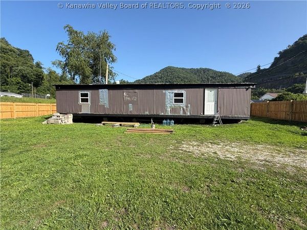 59 Locust Street, Stollings, WV 25646