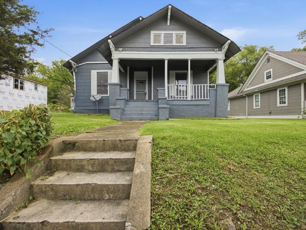 2111 Chamberlain Avenue, Chattanooga, TN 37404