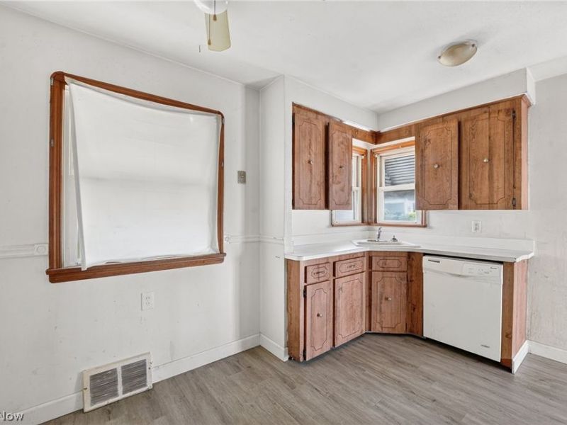 15916 Edgewood Avenue, Maple Heights, OH 44137 Photo 9