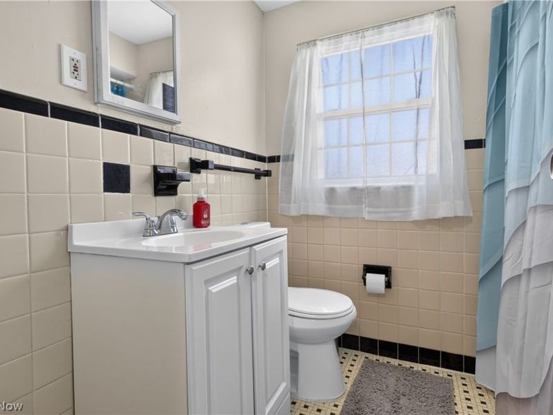 314 E 235th Street, Euclid, OH 44123 Photo 8