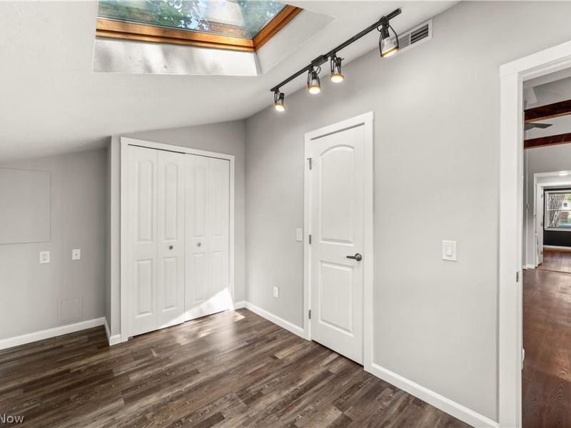 1615 Auburn Avenue, Cleveland, OH 44113 Photo 21