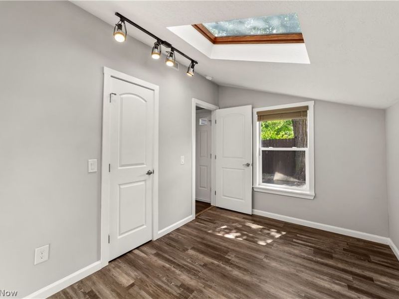 1615 Auburn Avenue, Cleveland, OH 44113 Photo 22