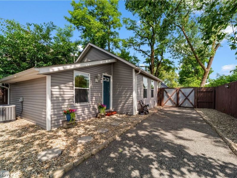 1615 Auburn Avenue, Cleveland, OH 44113 Photo 26