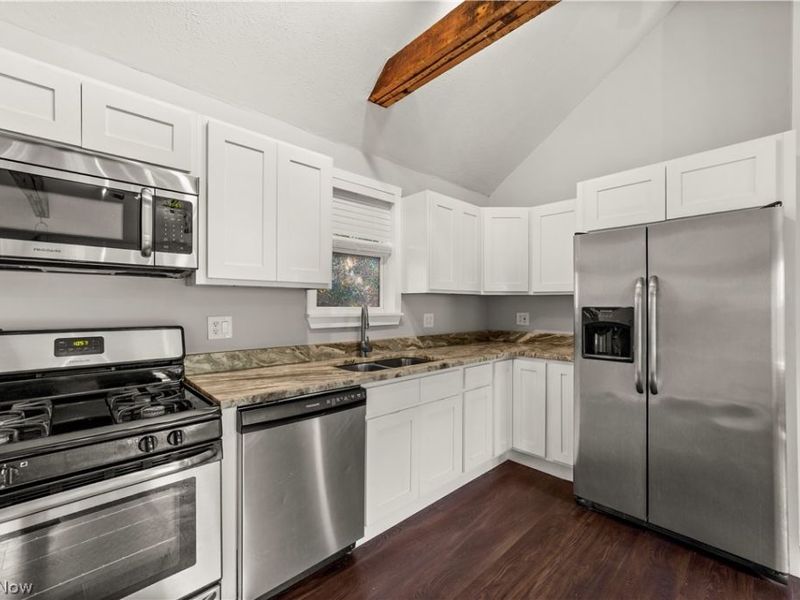 1615 Auburn Avenue, Cleveland, OH 44113 Photo 8