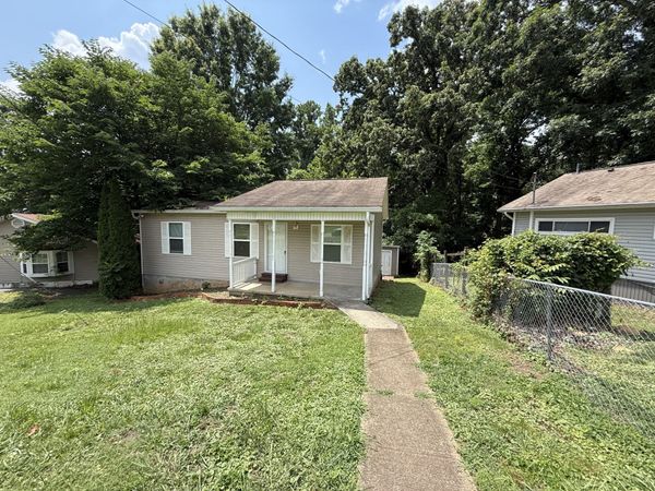 677 Outer Dr W, Oak Ridge, TN 37830