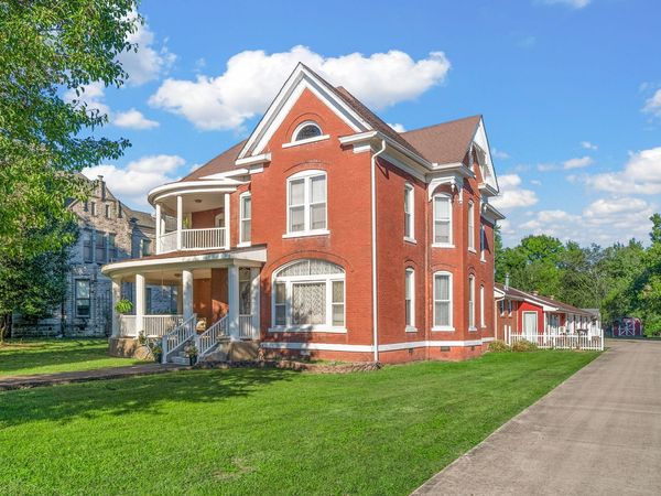 112 E Park St, Guthrie, KY 42234