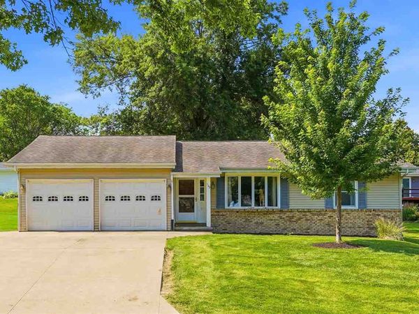 103 Valley, Williamsburg, IA 52361