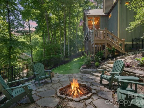 325 Hedgewood Drive, Tuckasegee, NC 28783