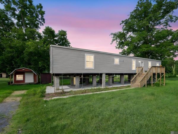 8526 Pertuis Rd, St Amant, LA 70774