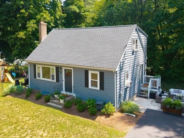 30 Chestnut St, Wrentham, MA 02093