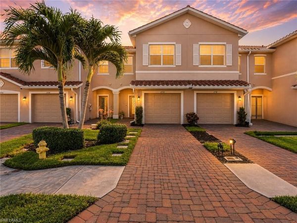 2722 Citrus ST, NAPLES, FL 34120