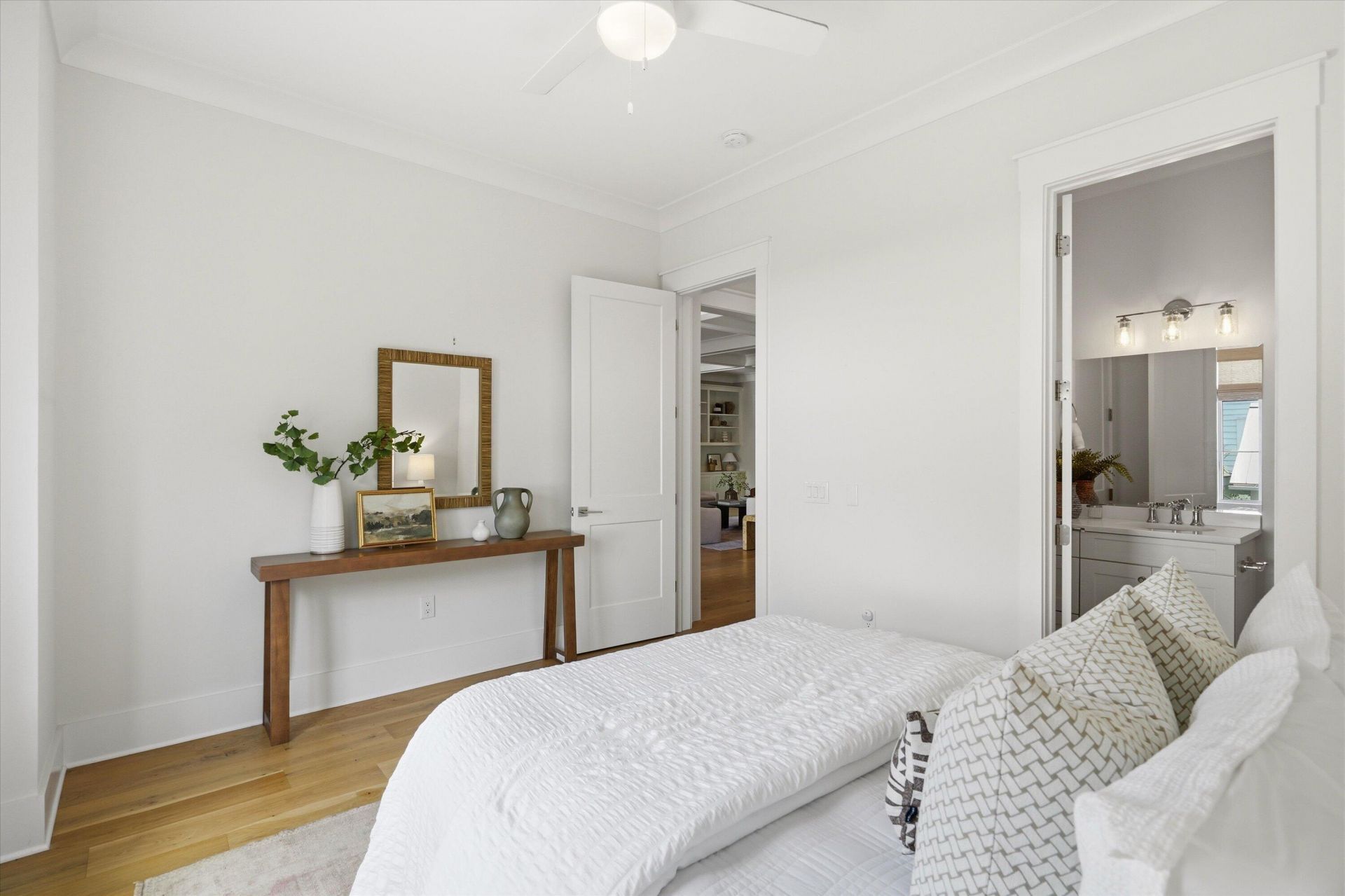924 Pitt Street Photo 40