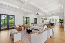 924 Pitt Street photo 4