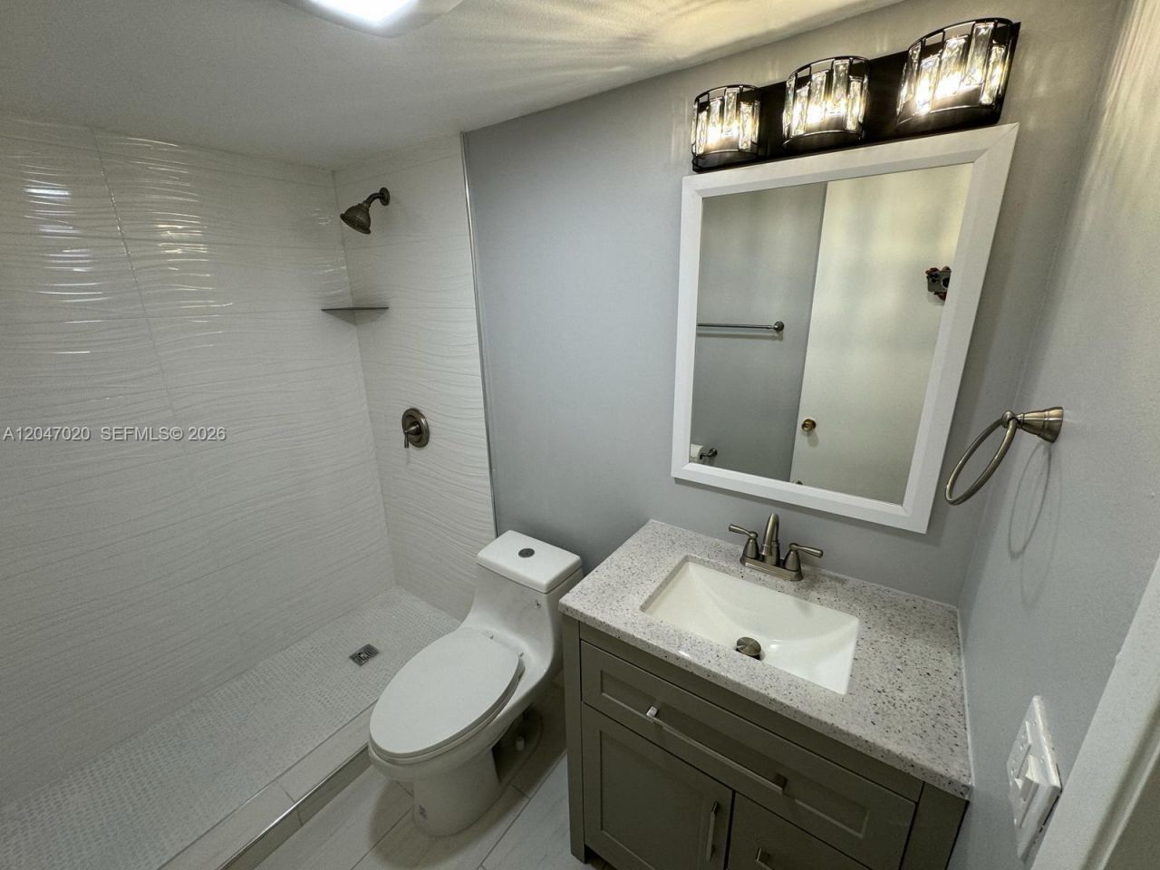 500 W Village Green Cir W , Unit 215, Palm Springs, FL 33461 Photo