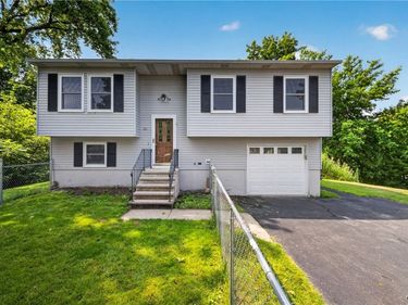 221 Juneway Drive , Chittenango, NY 13037