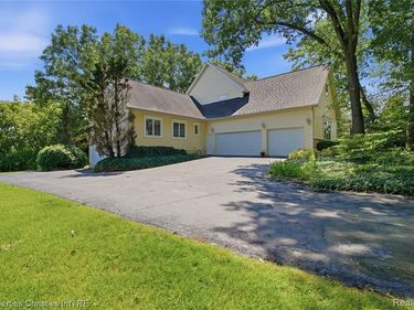 4462 Lily Drive, Oceola Twp, MI 48843
