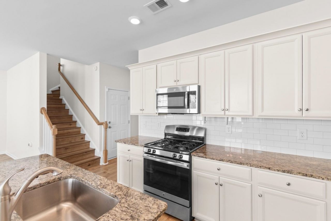 4723 Cloisters Ln. Photo 7