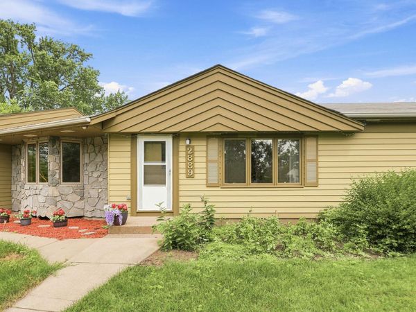 2889 Simpson Street, Roseville, MN 55113