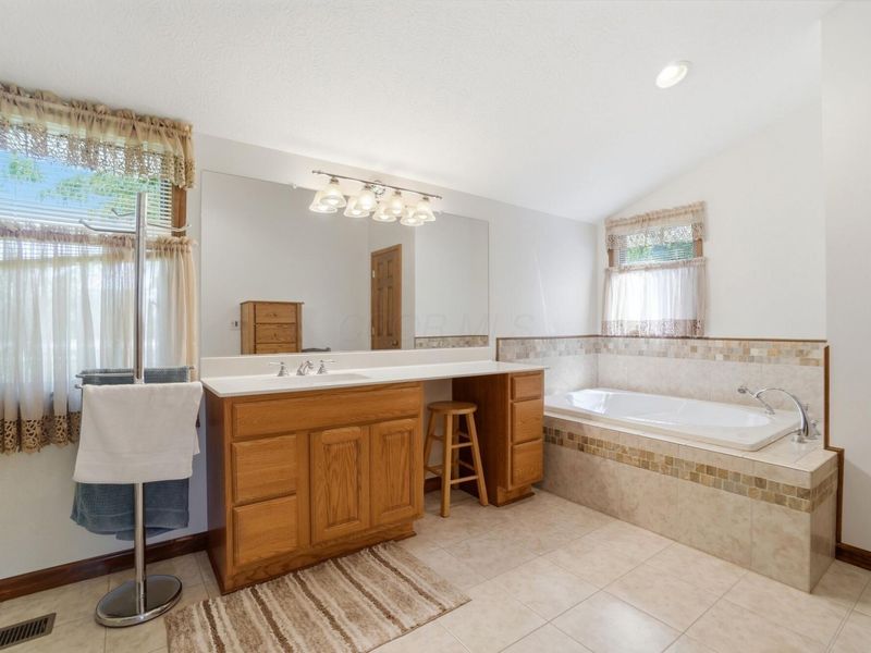 2262 Lewis Center Road, Lewis Center, OH 43035 Photo 28
