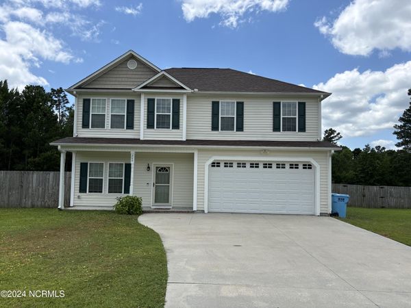 202 Prism Court , Richlands, NC 28574