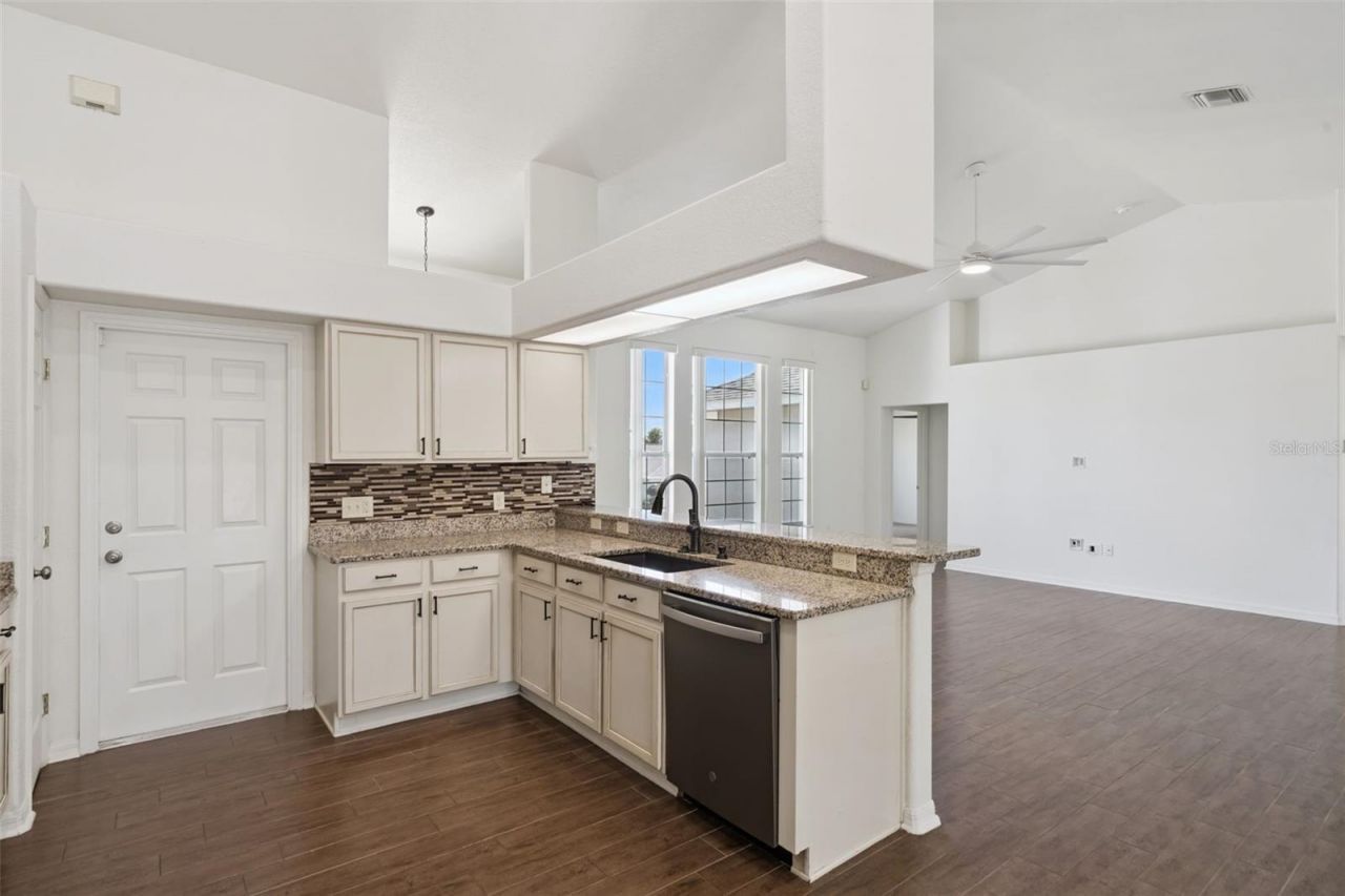 5549 Loma Vista Loop , Loughman, FL 33858 Photo