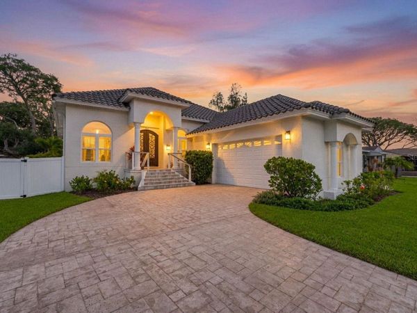 815 59TH AVENUE NE, ST PETERSBURG, FL 33703