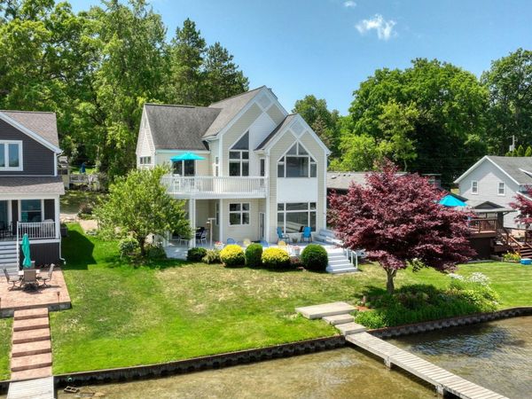 413 Oakwood Avenue, Clarklake, MI 49234