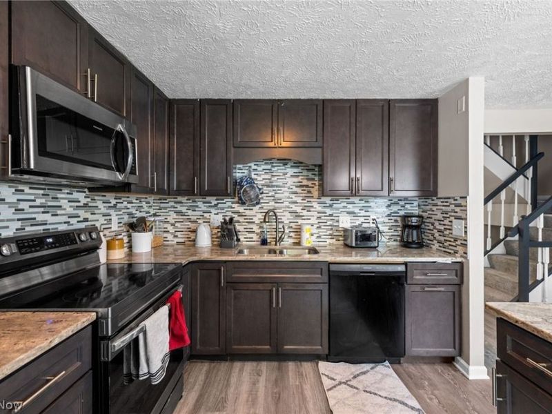 7390 Willow Run Drive, Mentor, OH 44060 Photo 9