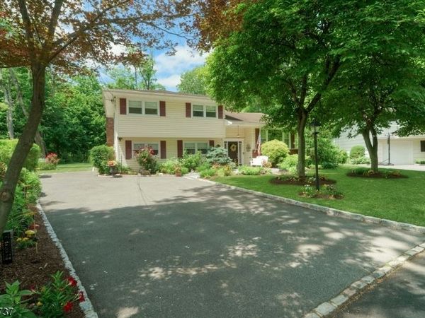 52 Stockton Rd, Summit, NJ 07901