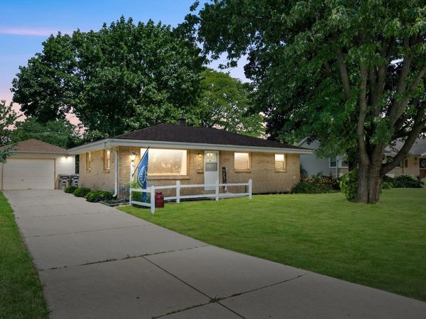 6830 W Plainfield Ave, Greenfield, WI 53220