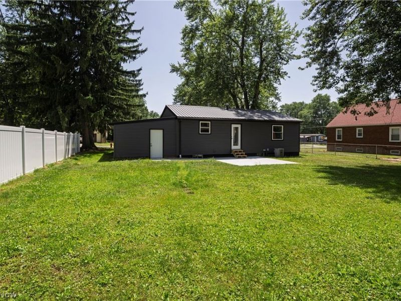 519 W Fike Avenue, Orrville, OH 44667 Photo 4