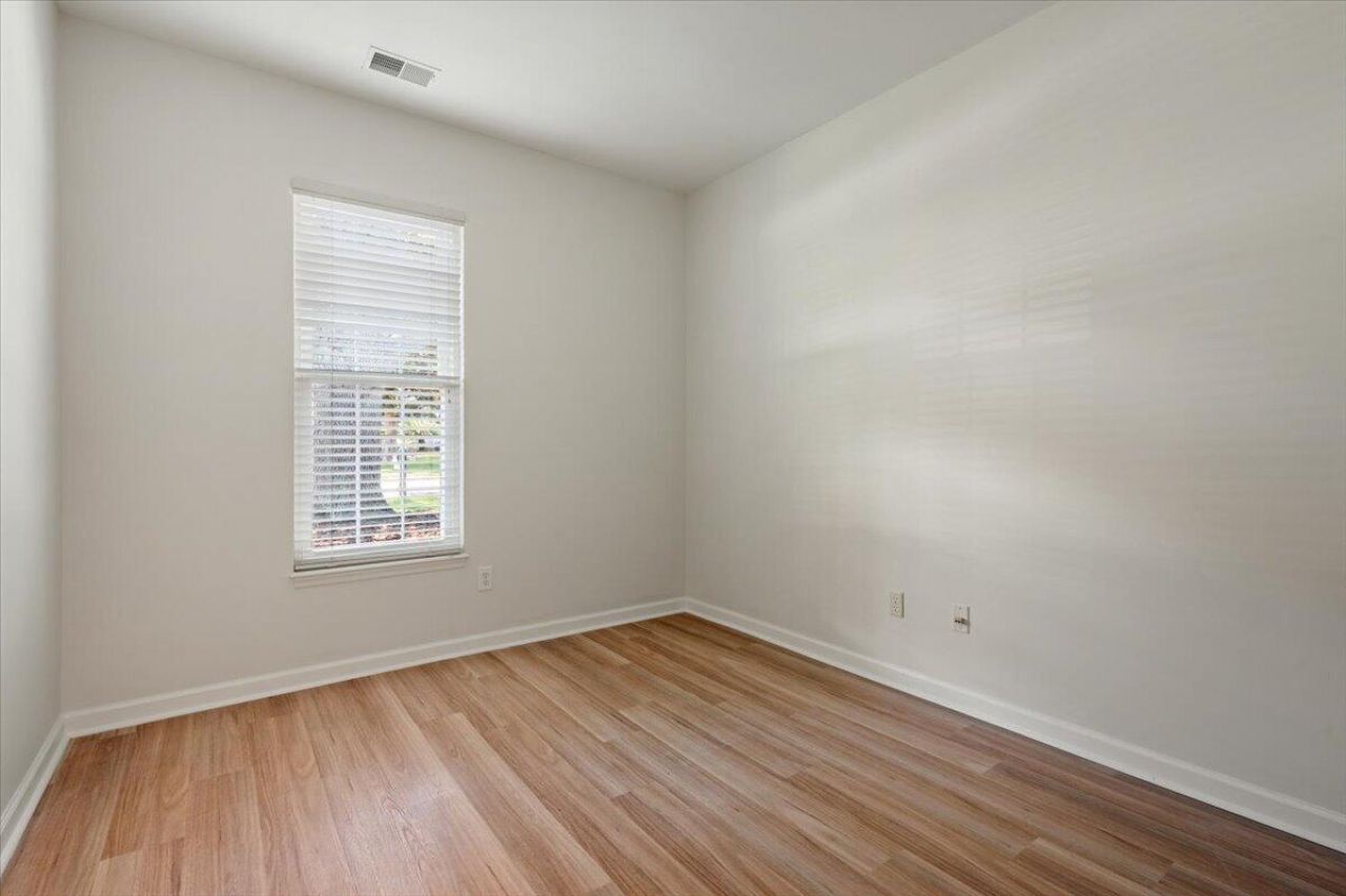 3286 Heathland Way Photo 25