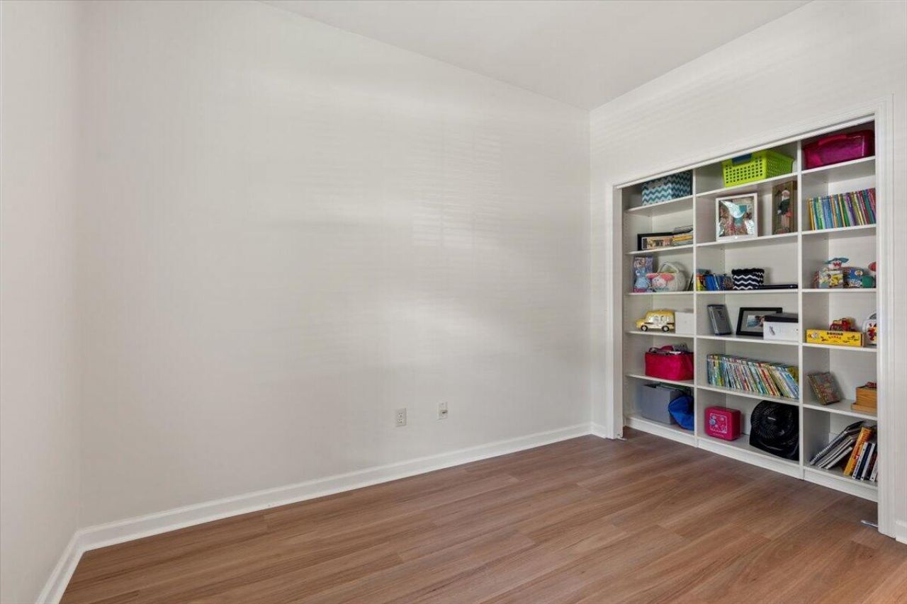 3286 Heathland Way Photo 26