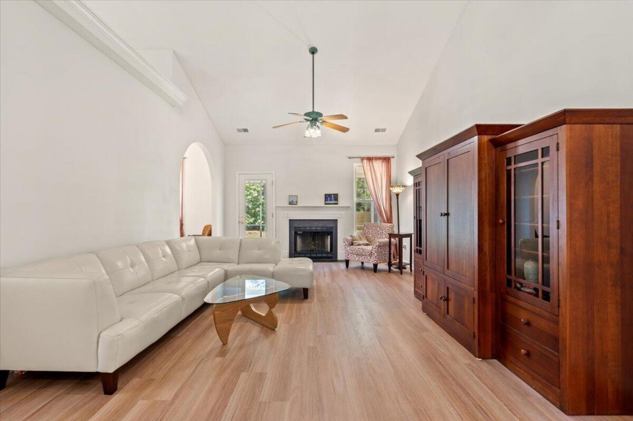 3286 Heathland Way Photo 8