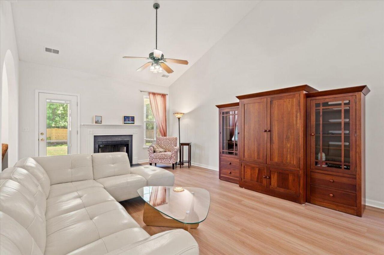 3286 Heathland Way Photo 9