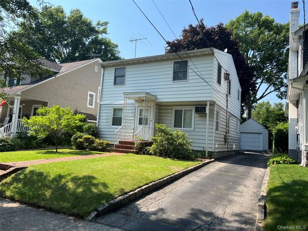 63 Bar Beach Road, Port Washington, NY 11050