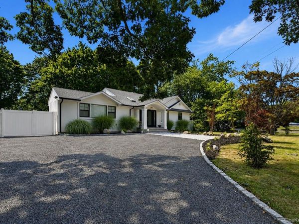 566 Locust Avenue , Oakdale, NY 11769