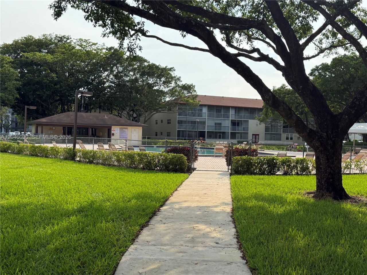 100 SW 132nd Way, Unit 101K, Pembroke Pines, FL 33027 Photo