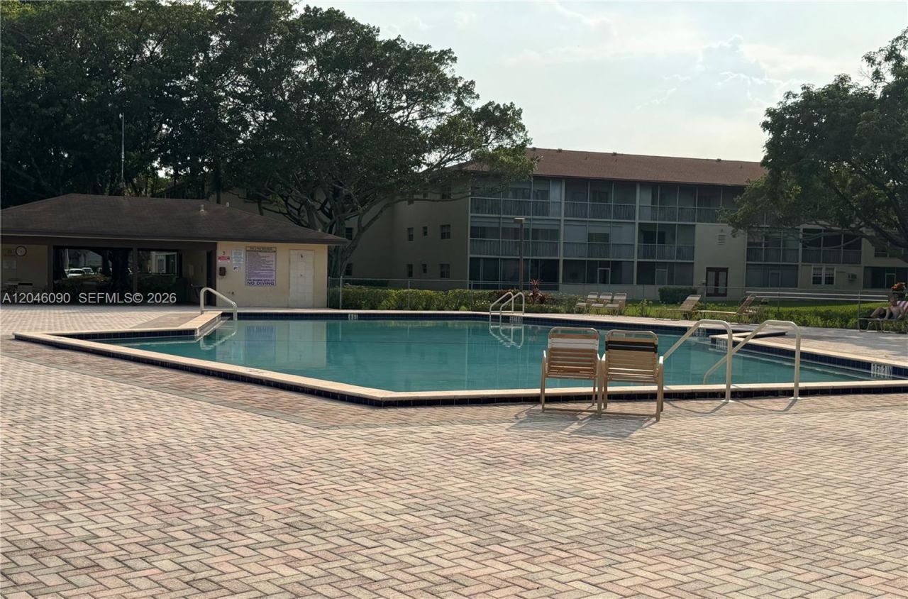 100 SW 132nd Way, Unit 101K, Pembroke Pines, FL 33027 Photo