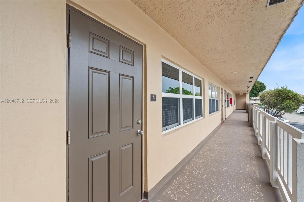 9101 Sunrise Lakes Blvd , Unit 202, Sunrise, FL 33322 Photo