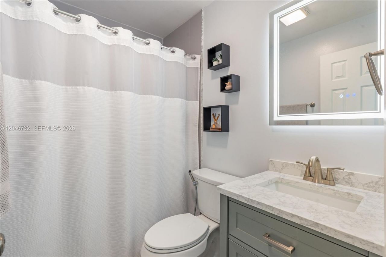 9101 Sunrise Lakes Blvd , Unit 202, Sunrise, FL 33322 Photo