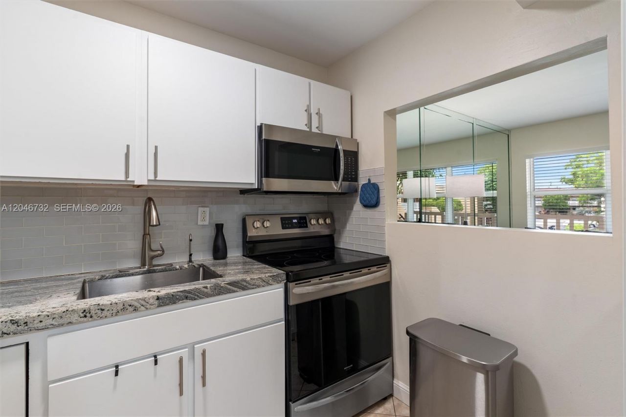 9101 Sunrise Lakes Blvd , Unit 202, Sunrise, FL 33322 Photo